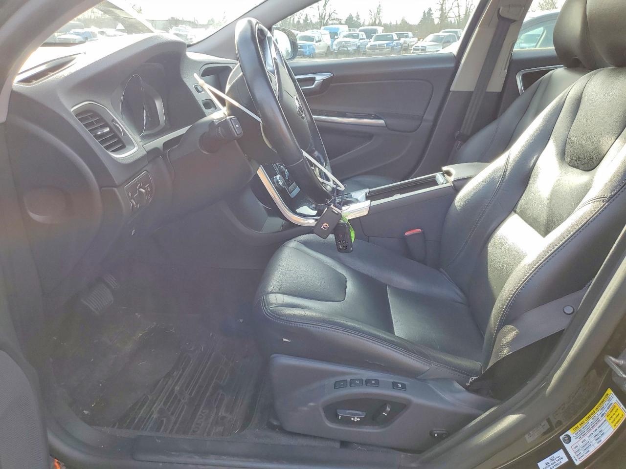 2015 VOLVO S60