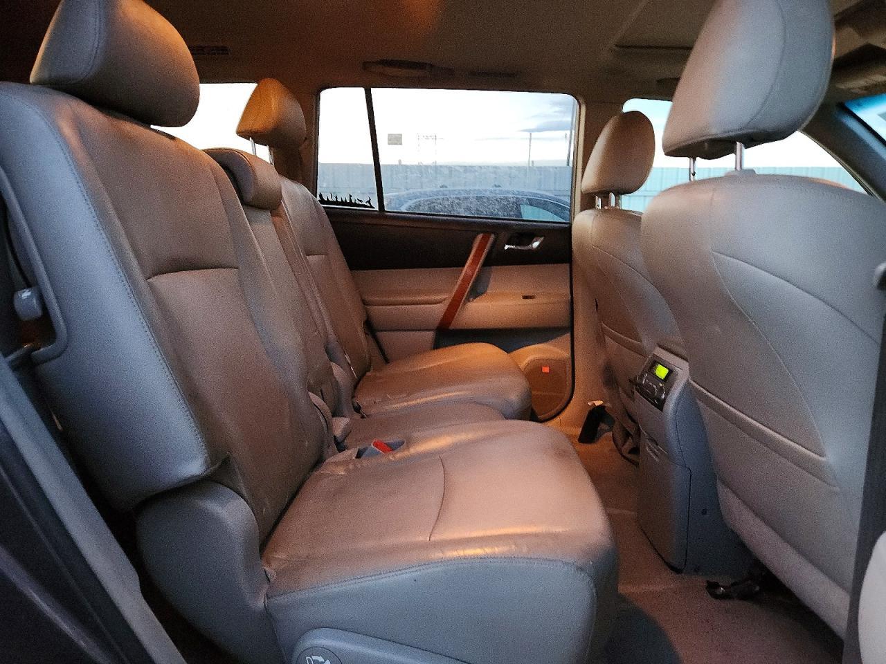 2010 TOYOTA HIGHLANDER