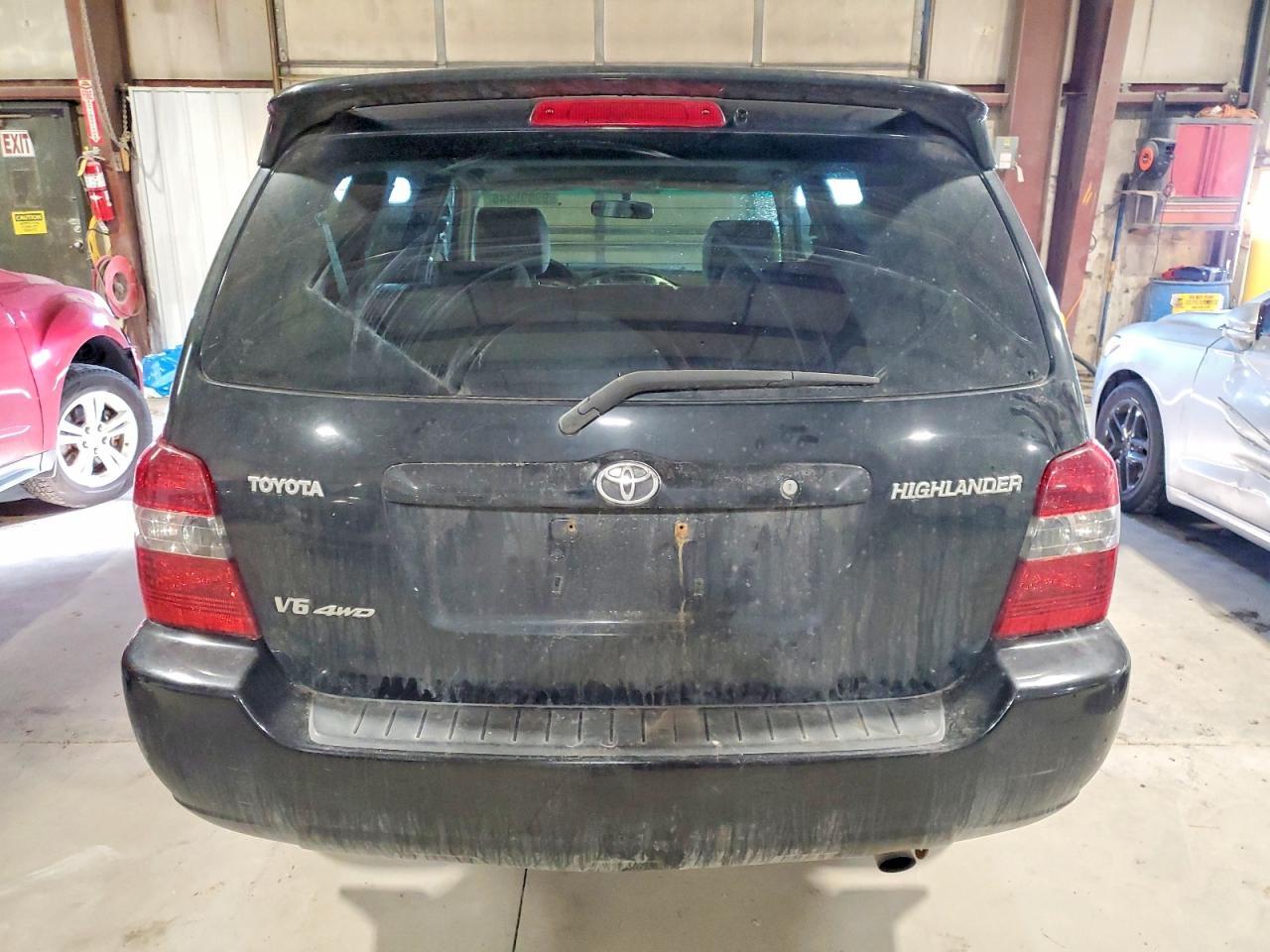2004 TOYOTA HIGHLANDER