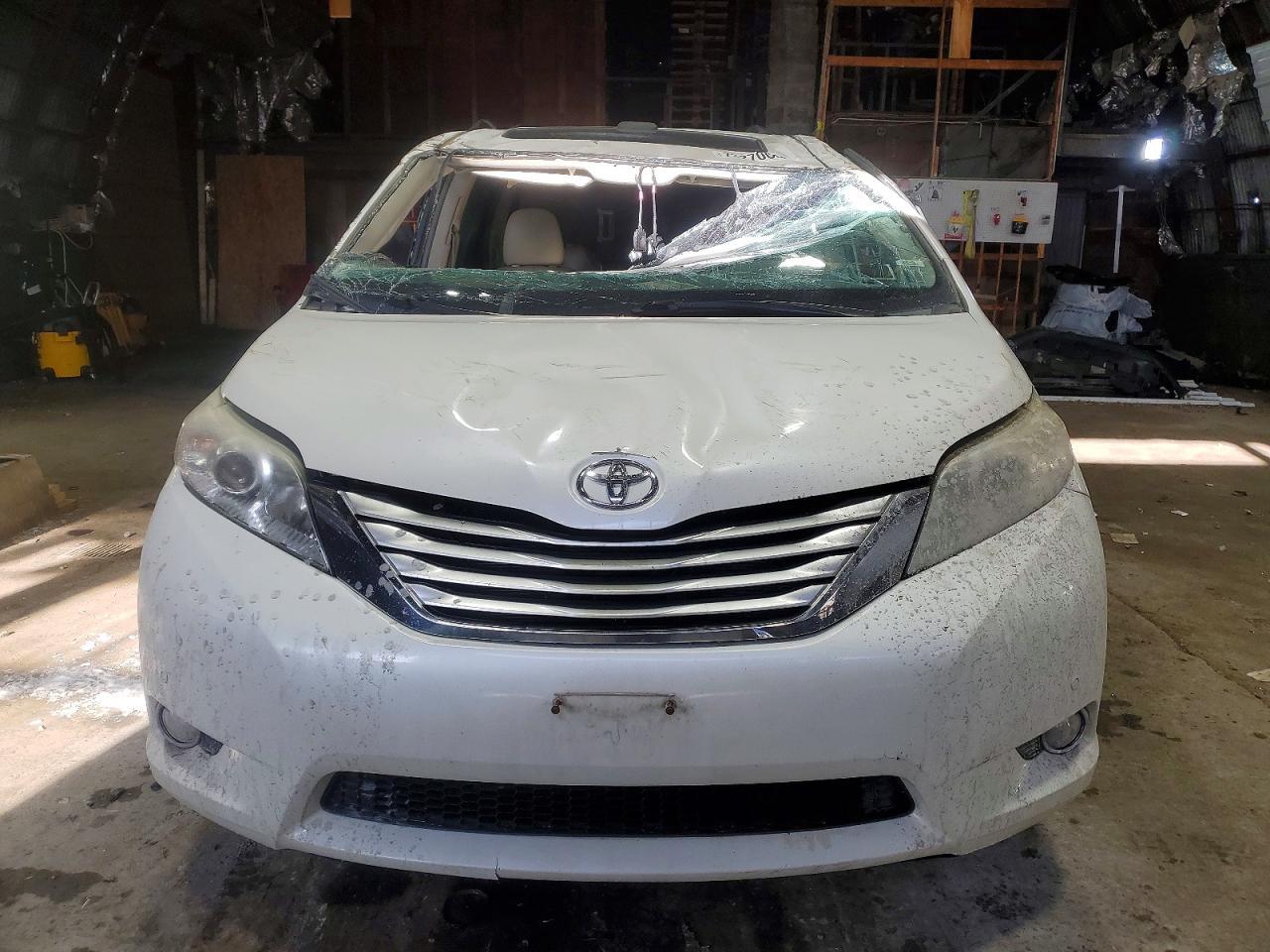 2014 TOYOTA SIENNA