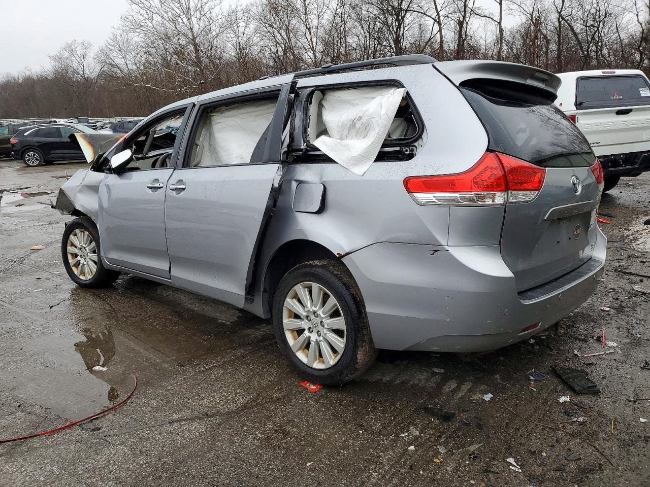 2012 TOYOTA SIENNA