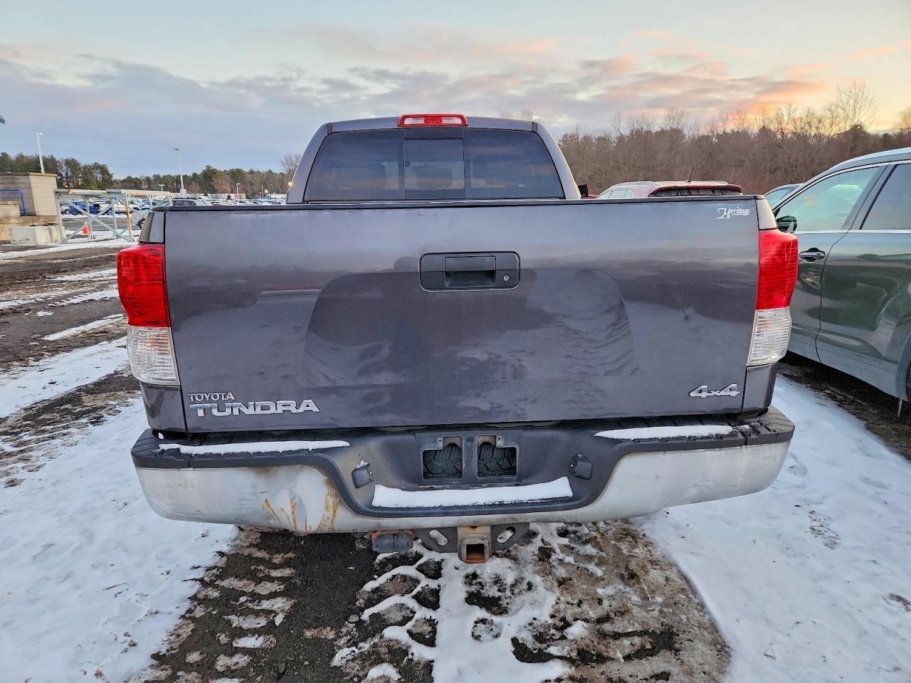 2011 TOYOTA TUNDRA
