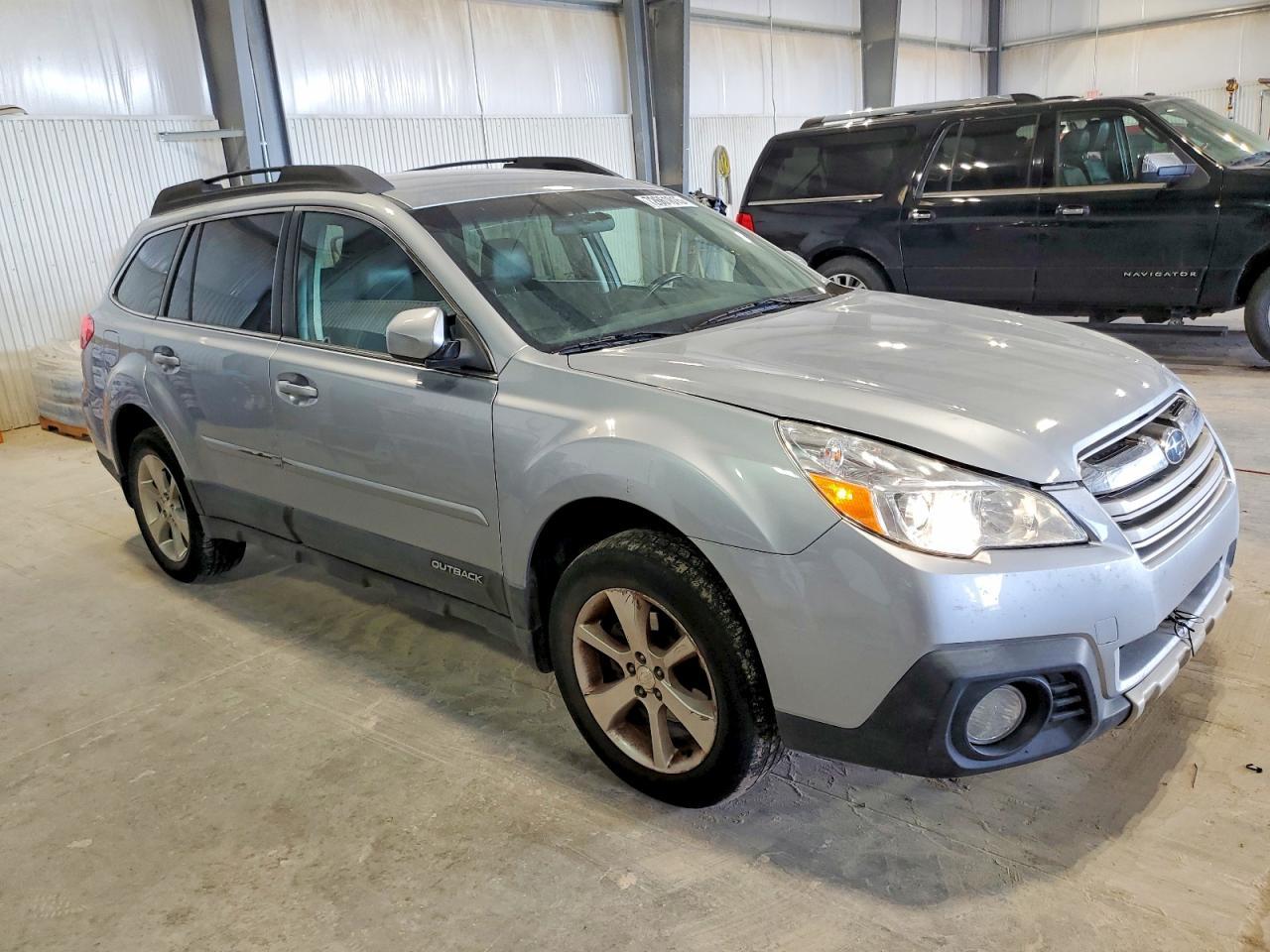 2013 SUBARU Outback