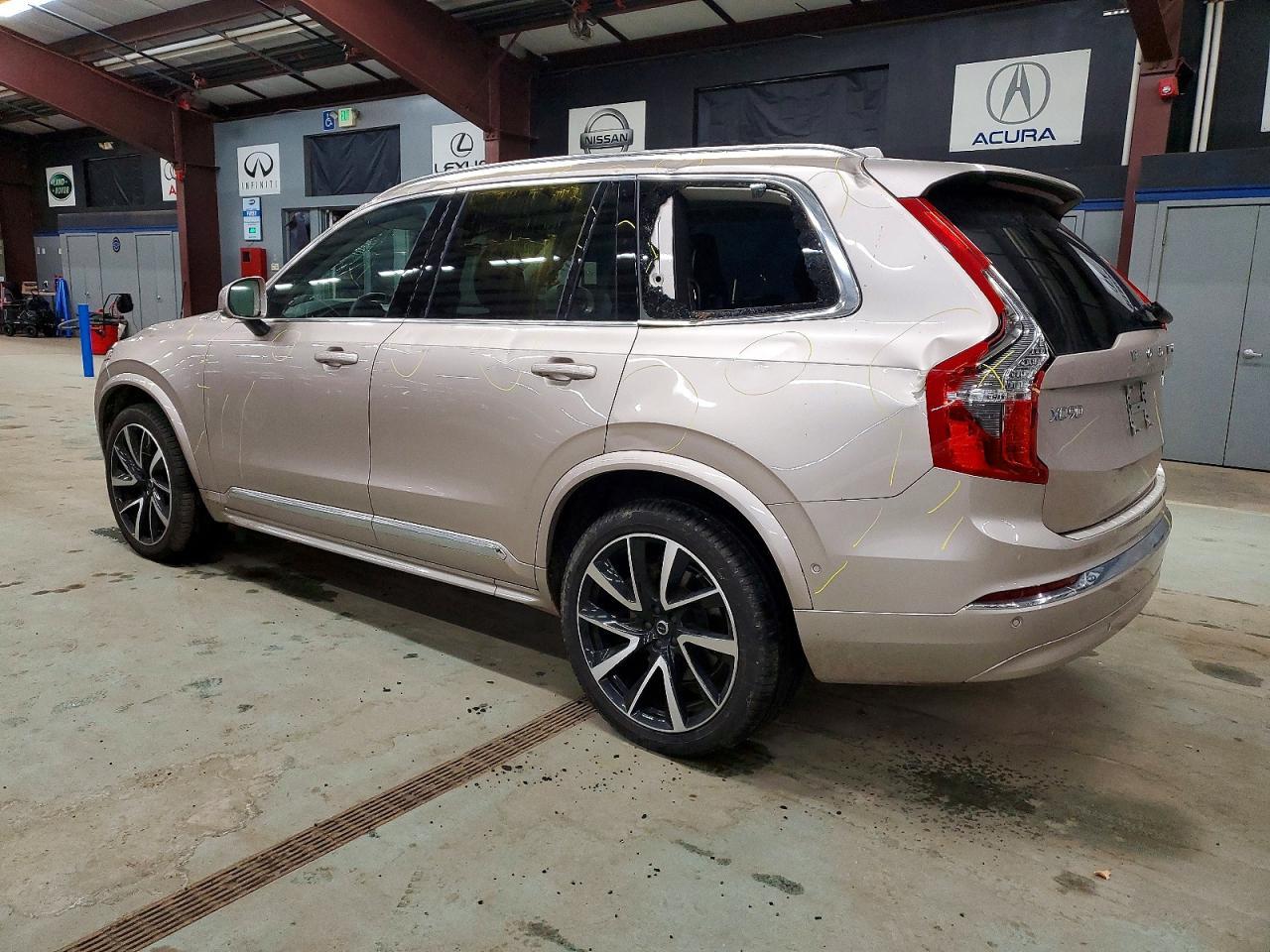 2023 VOLVO XC90