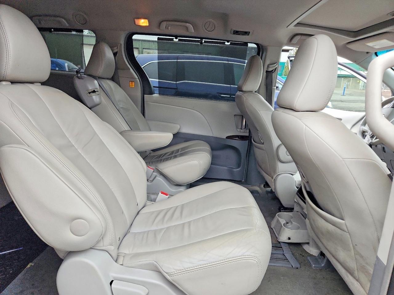 2012 TOYOTA SIENNA