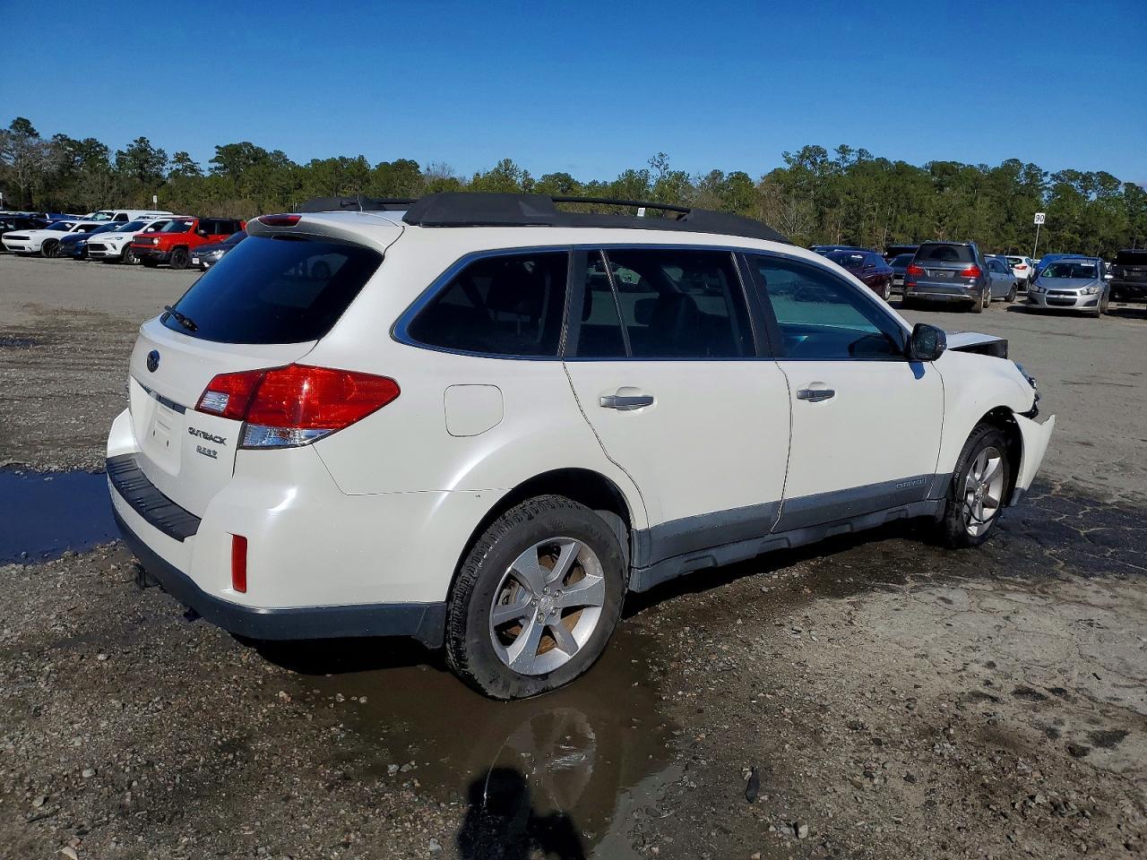 2013 SUBARU Outback