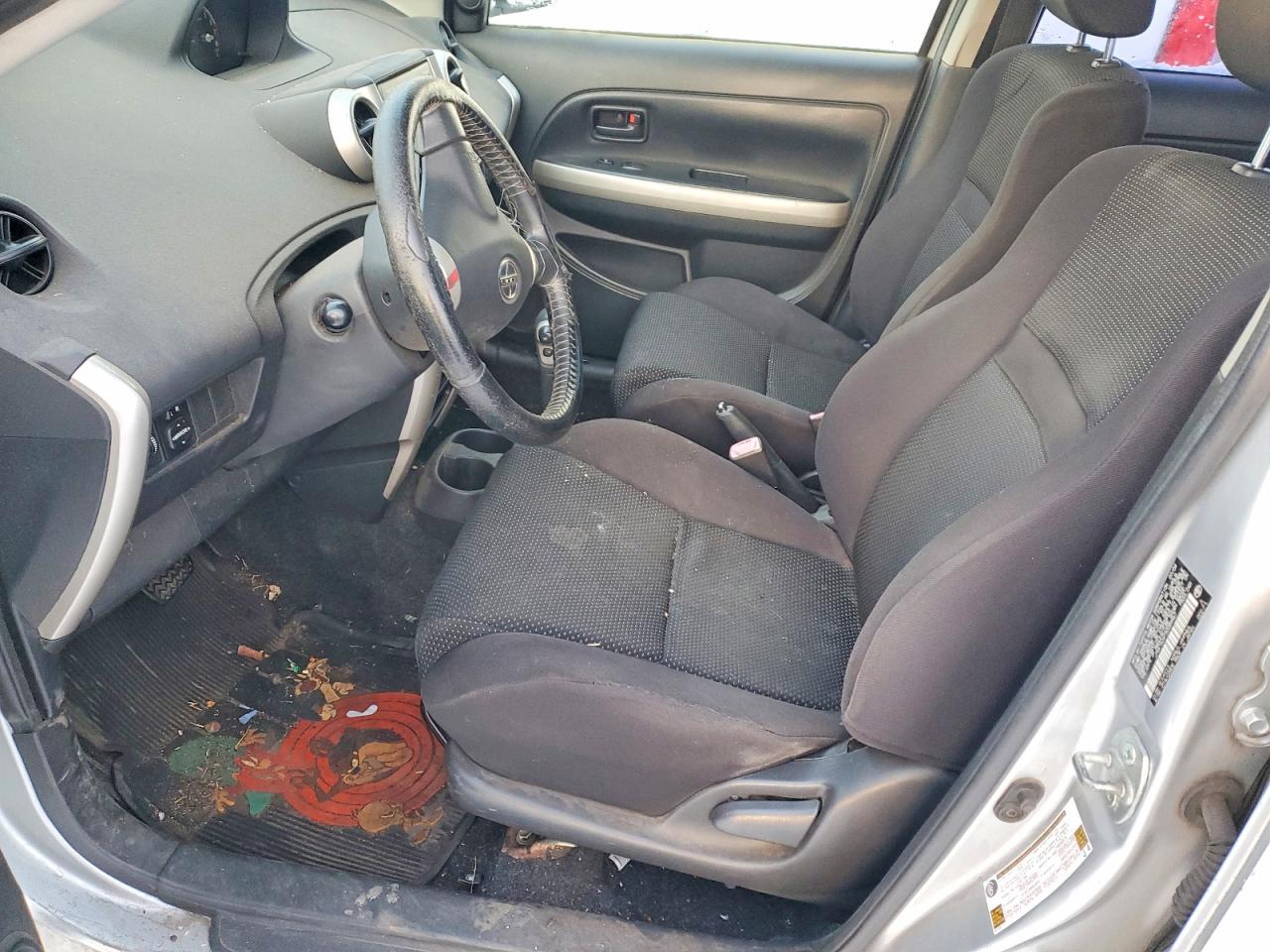 2005 TOYOTA SCION