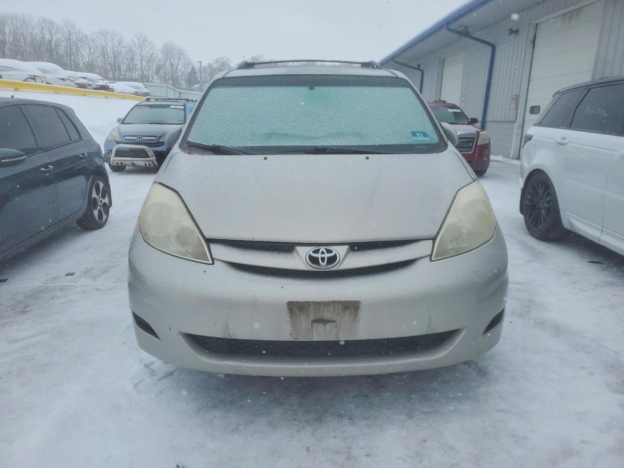 2010 TOYOTA SIENNA