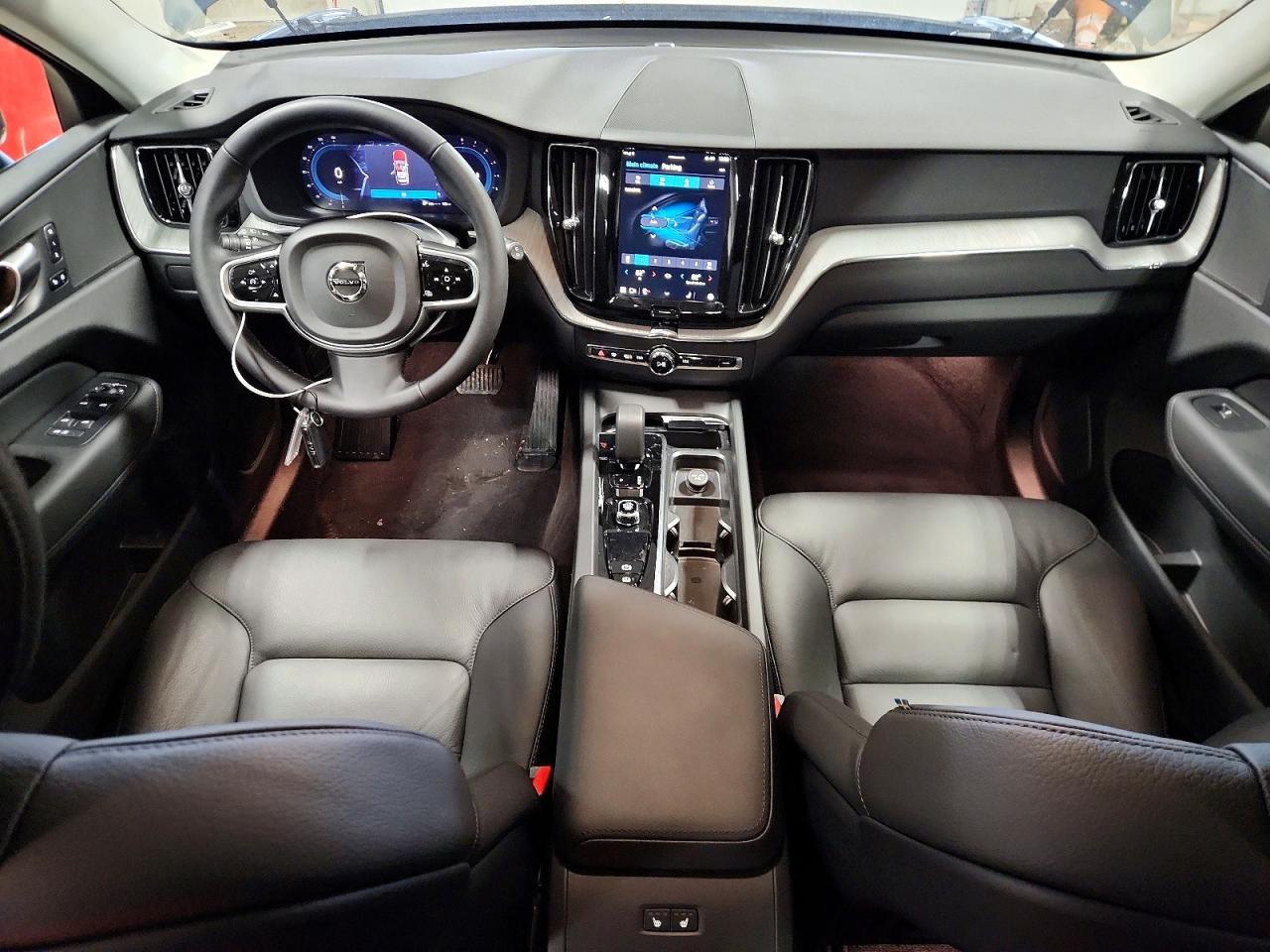 2025 VOLVO XC60
