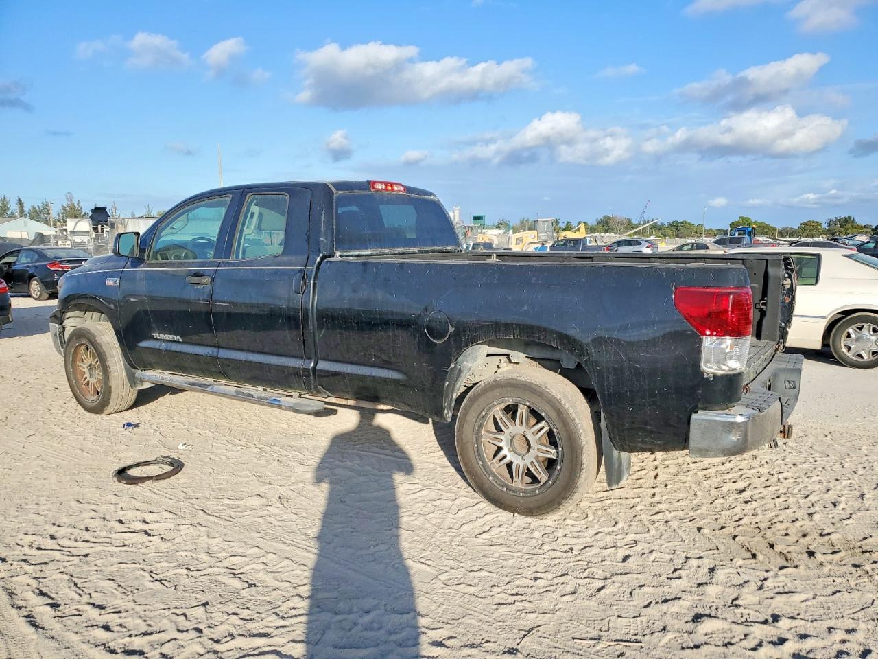2011 TOYOTA TUNDRA