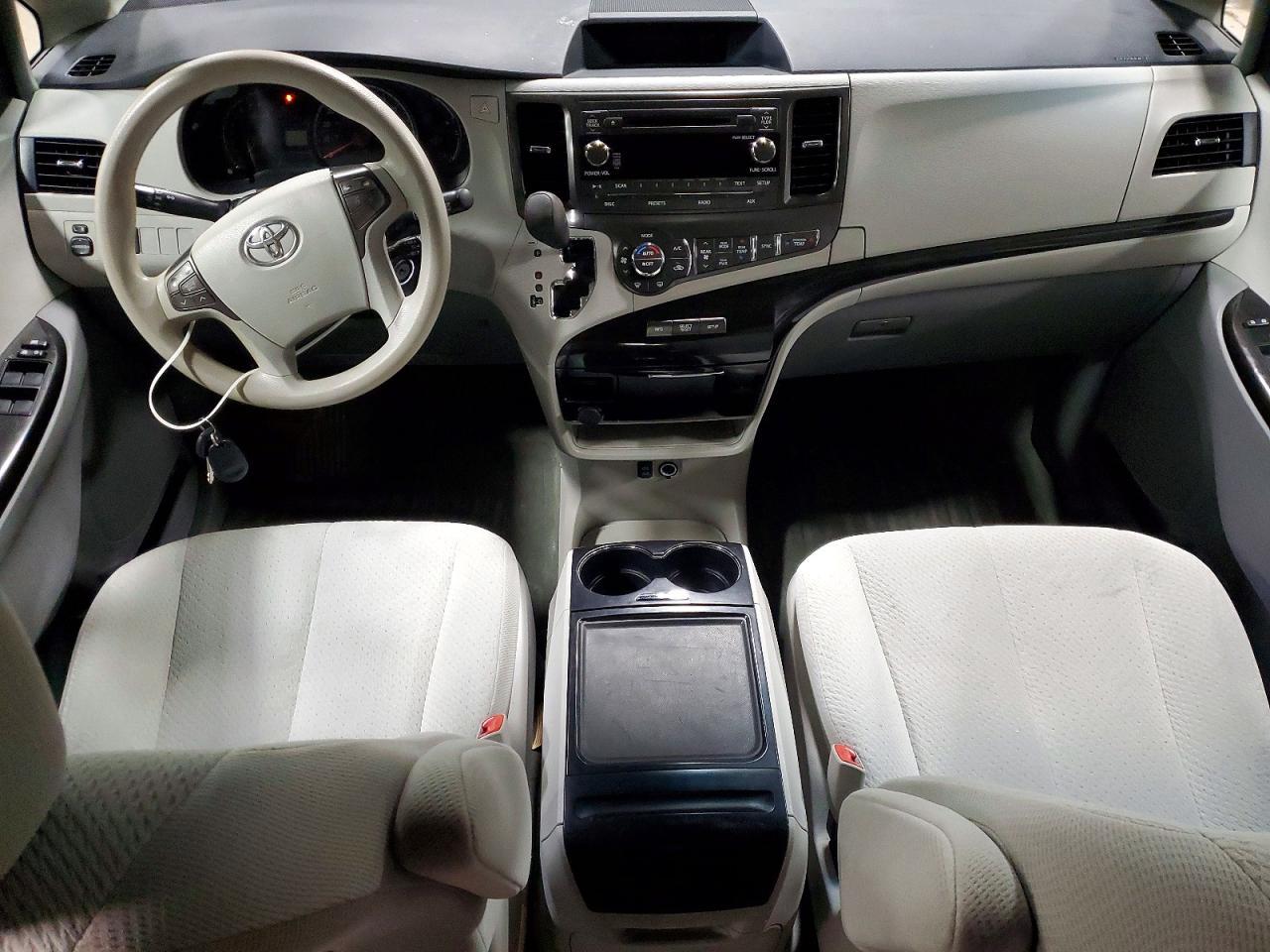 2013 TOYOTA SIENNA