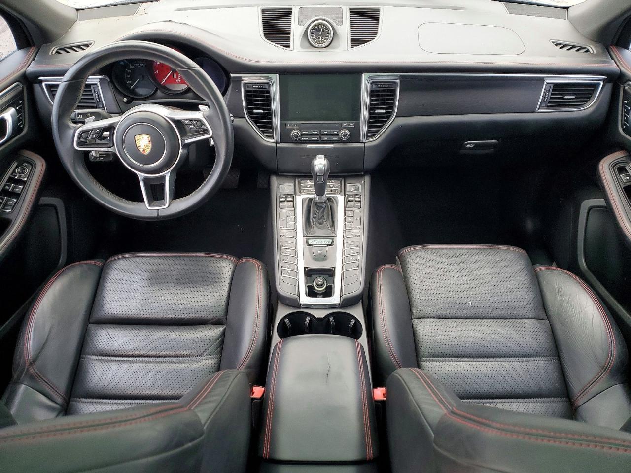 2017 PORSCHE Macan
