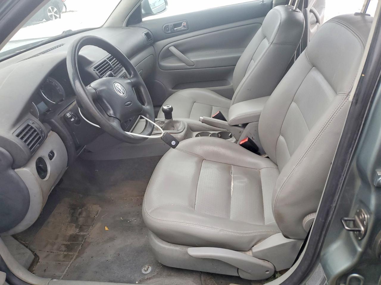2005 VOLKSWAGEN Passat