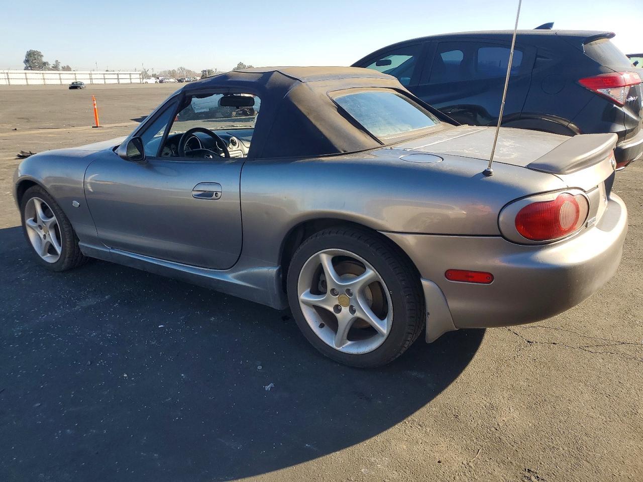 2003 MAZDA MX-5 Miata