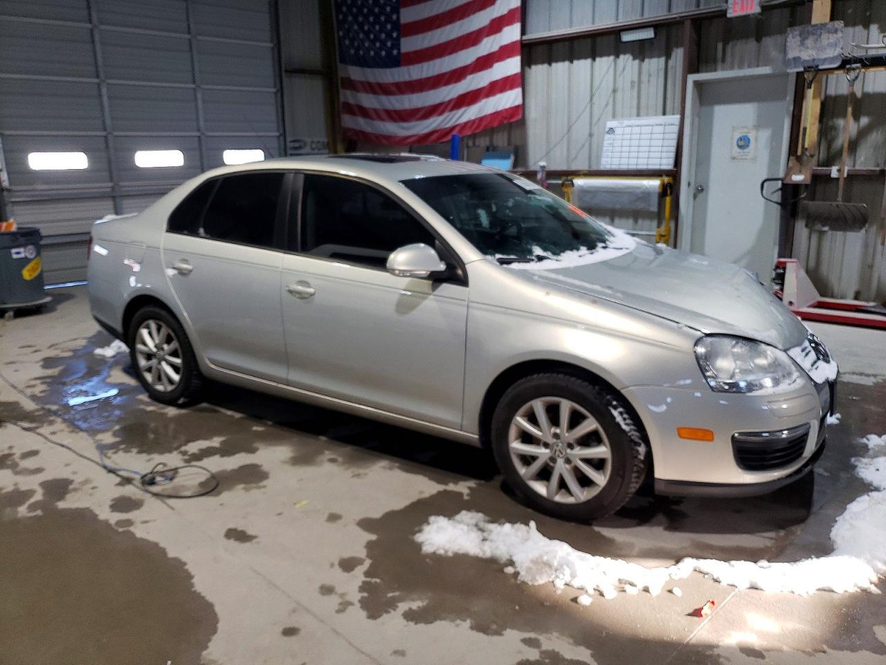 2010 VOLKSWAGEN JETTA