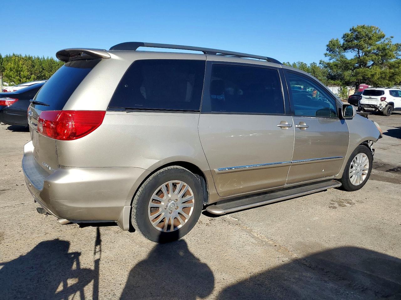 2009 TOYOTA SIENNA