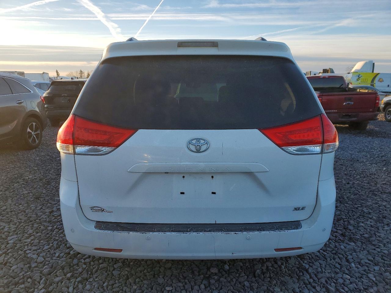 2013 TOYOTA SIENNA