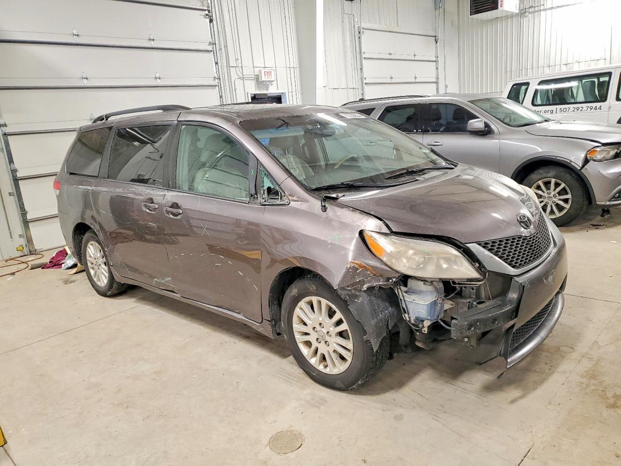 2014 TOYOTA SIENNA