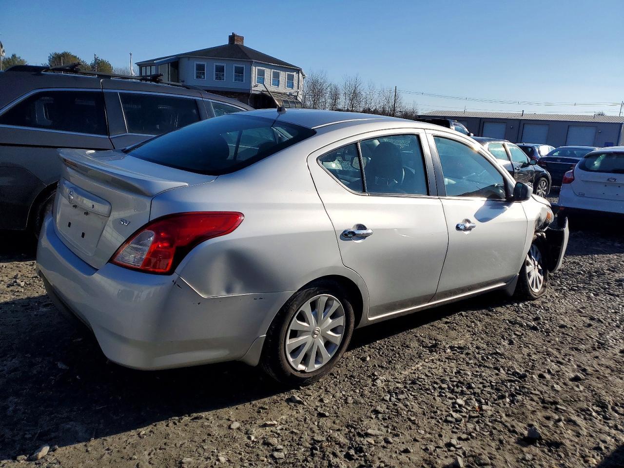 2017 NISSAN VERSA