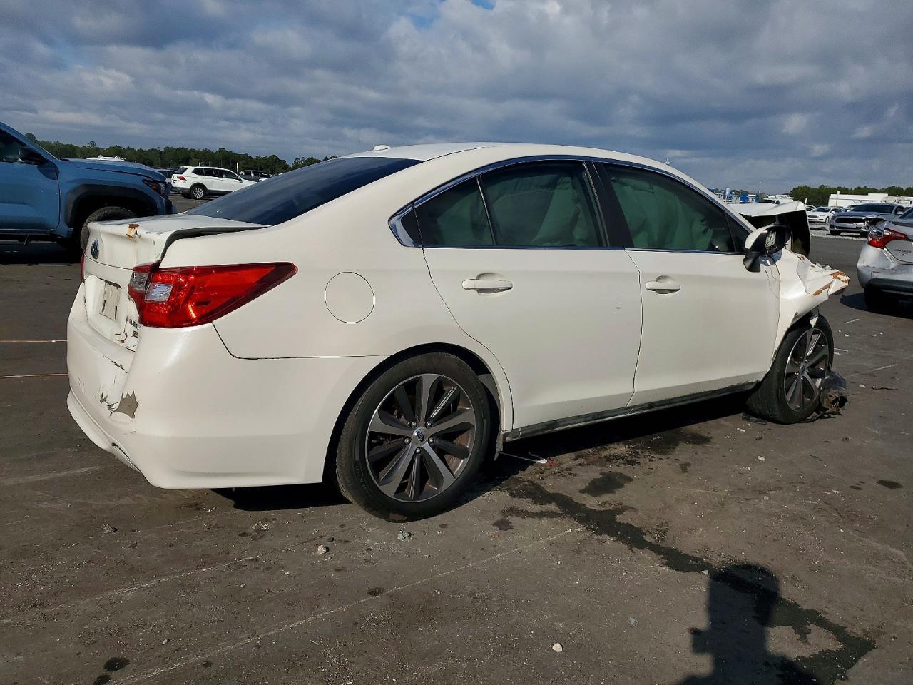 2015 SUBARU Legacy