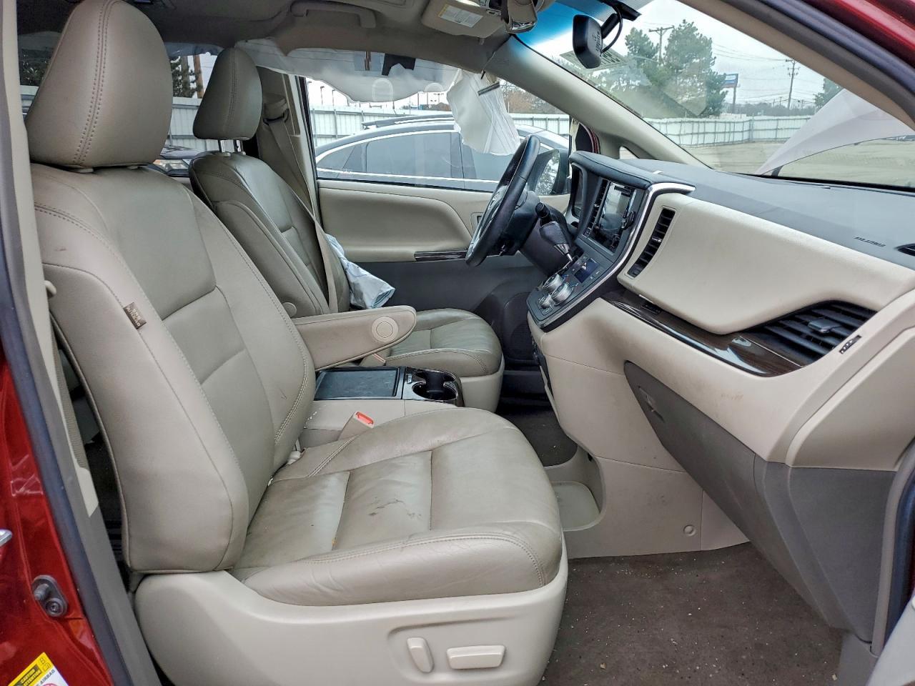 2017 TOYOTA SIENNA