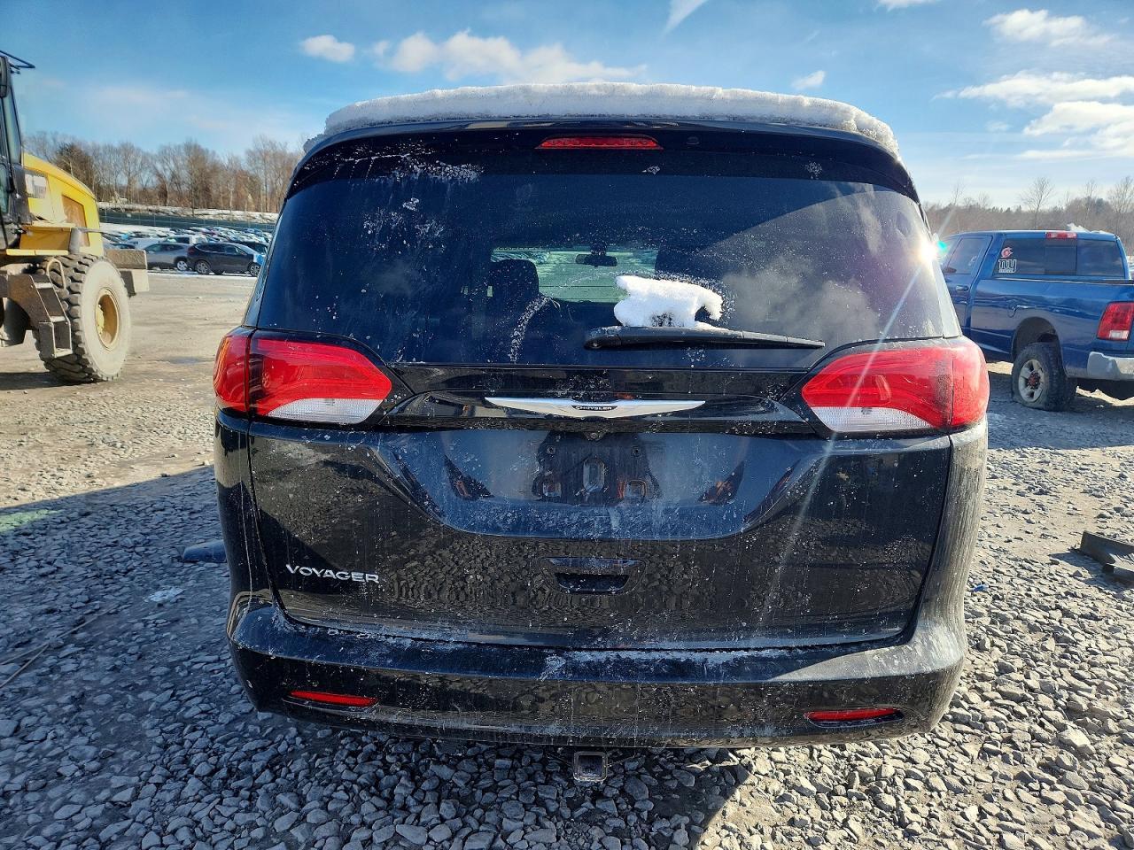 2022 CHRYSLER Voyager