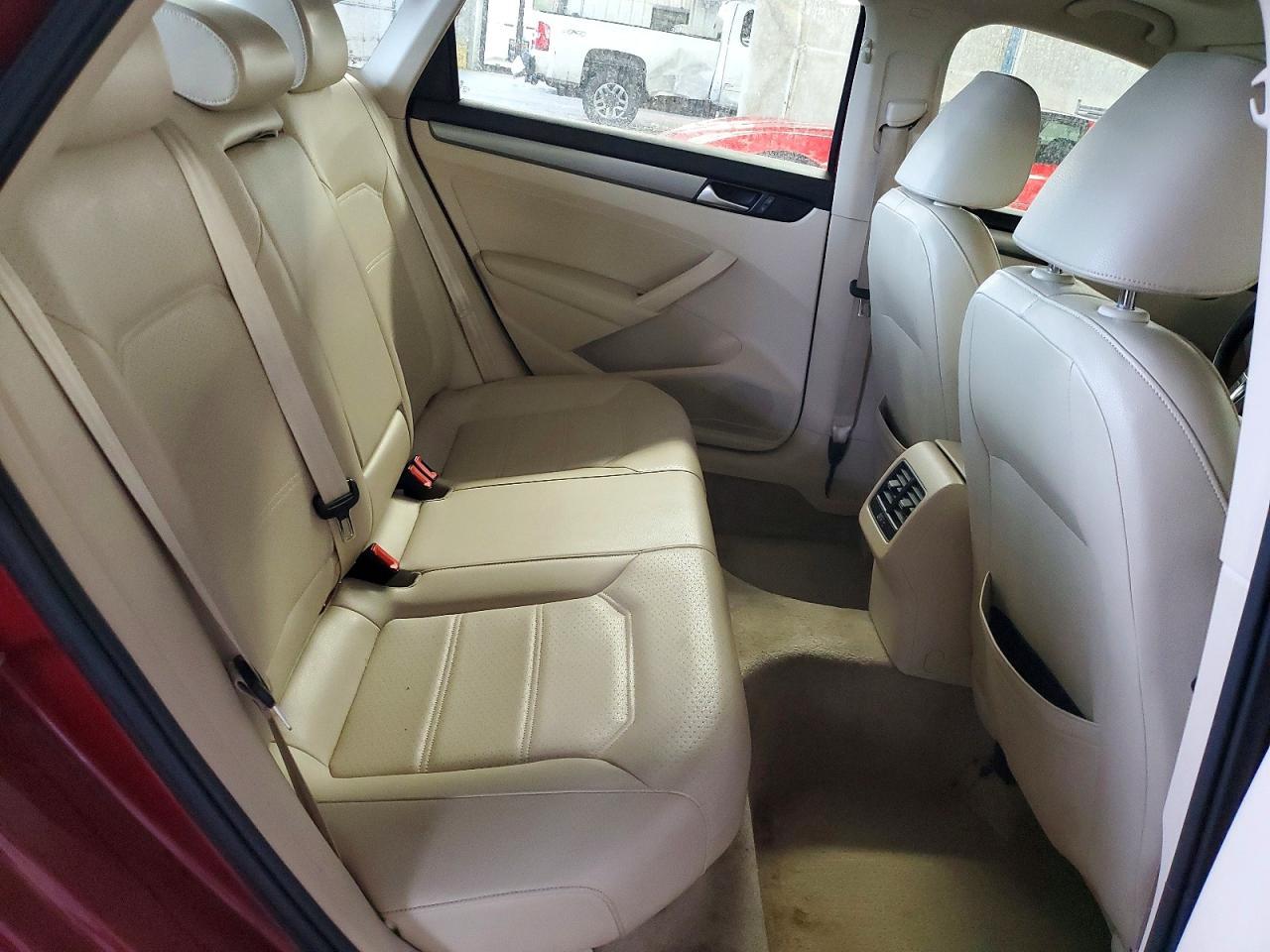 2015 VOLKSWAGEN Passat