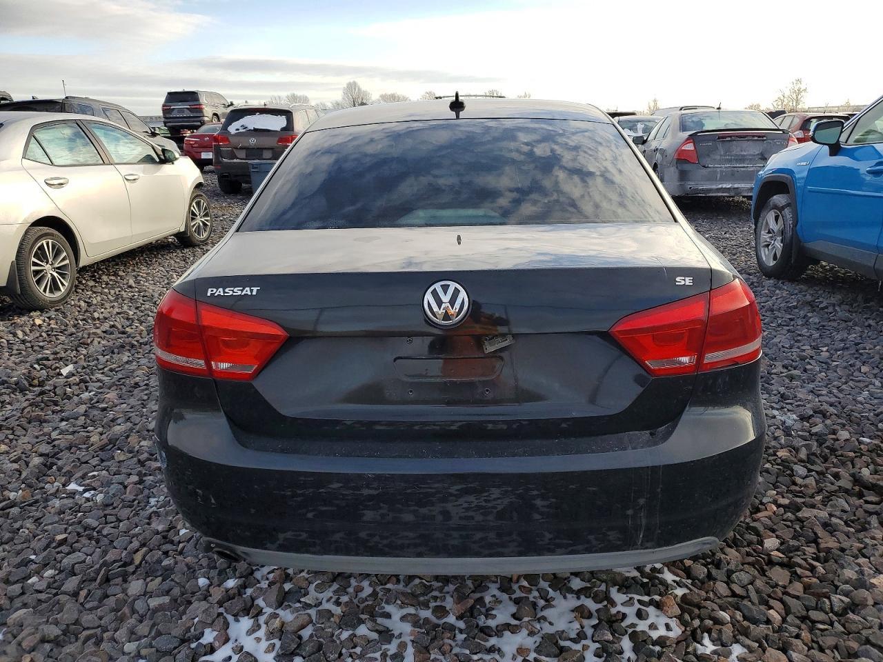 2012 VOLKSWAGEN Passat