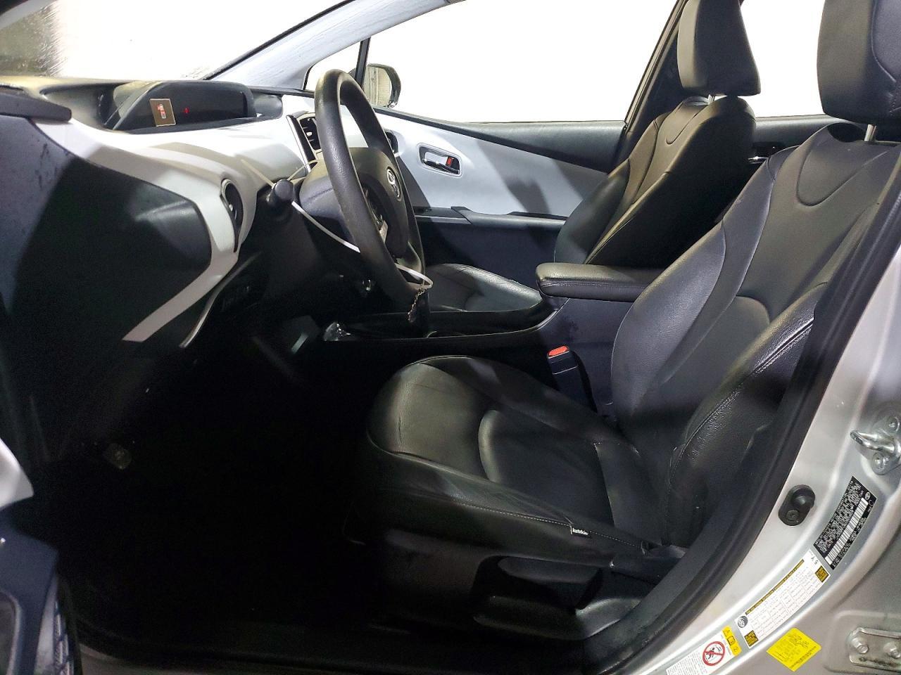 2016 TOYOTA PRIUS