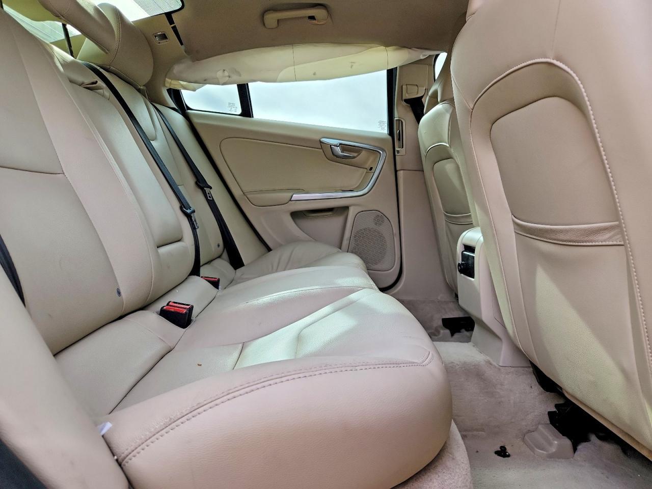 2015 VOLVO S60