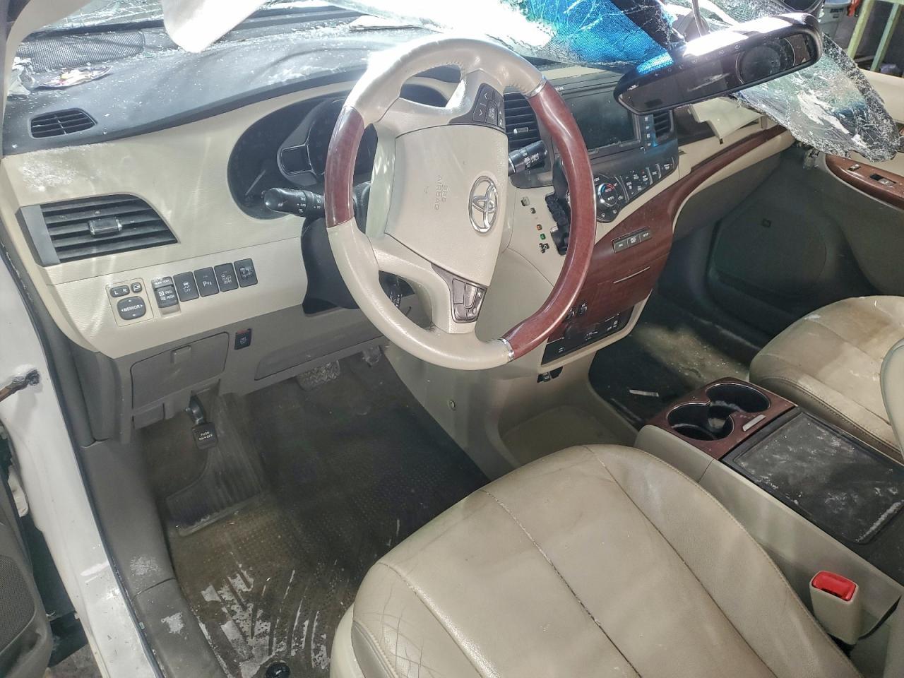 2014 TOYOTA SIENNA