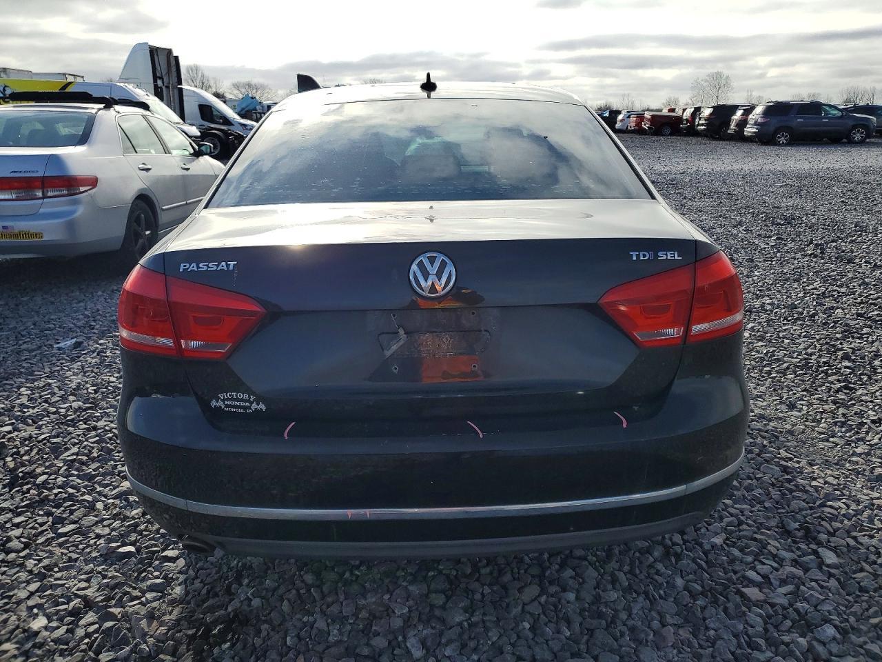 2013 VOLKSWAGEN Passat