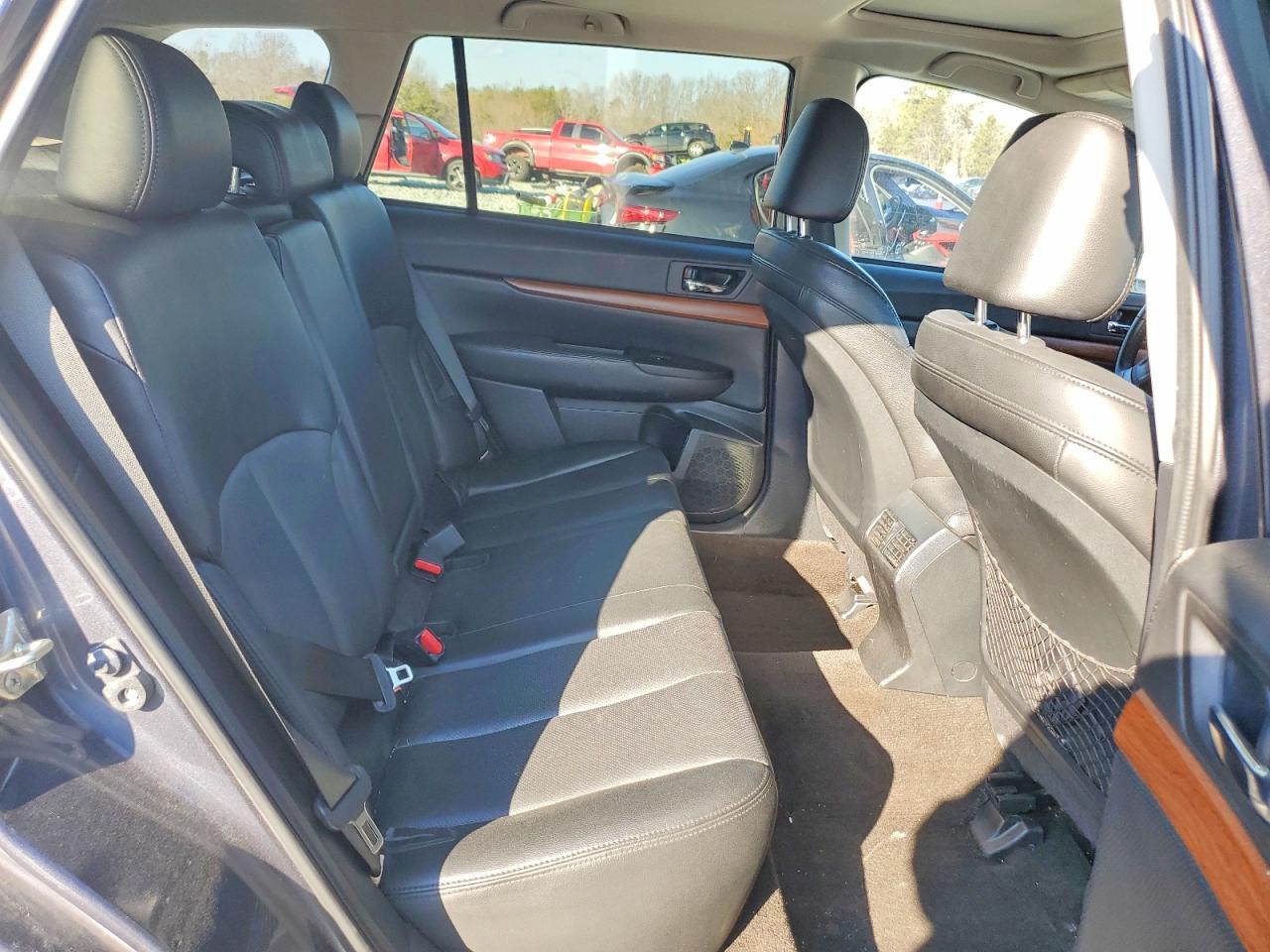 2014 SUBARU Outback