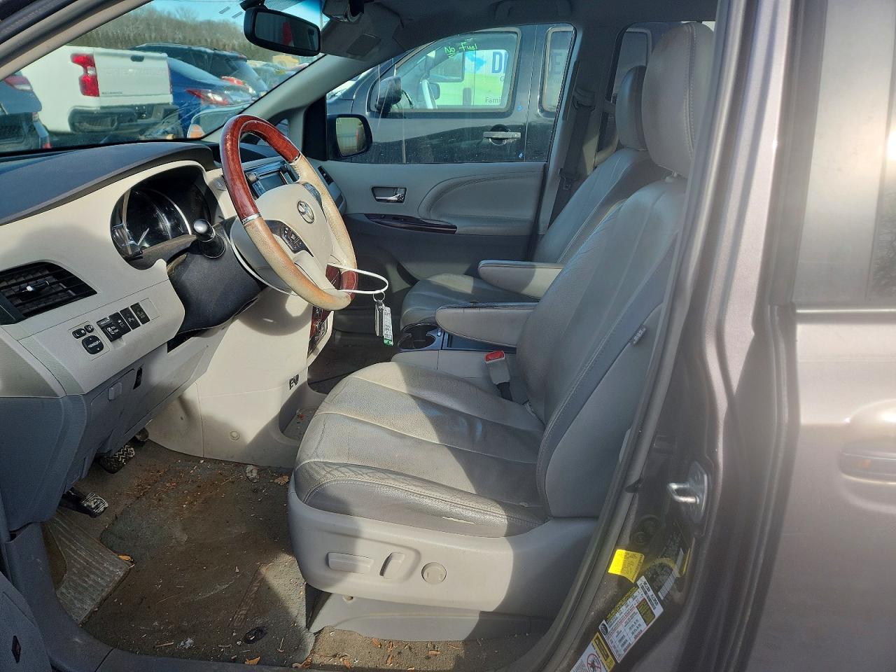 2013 TOYOTA SIENNA