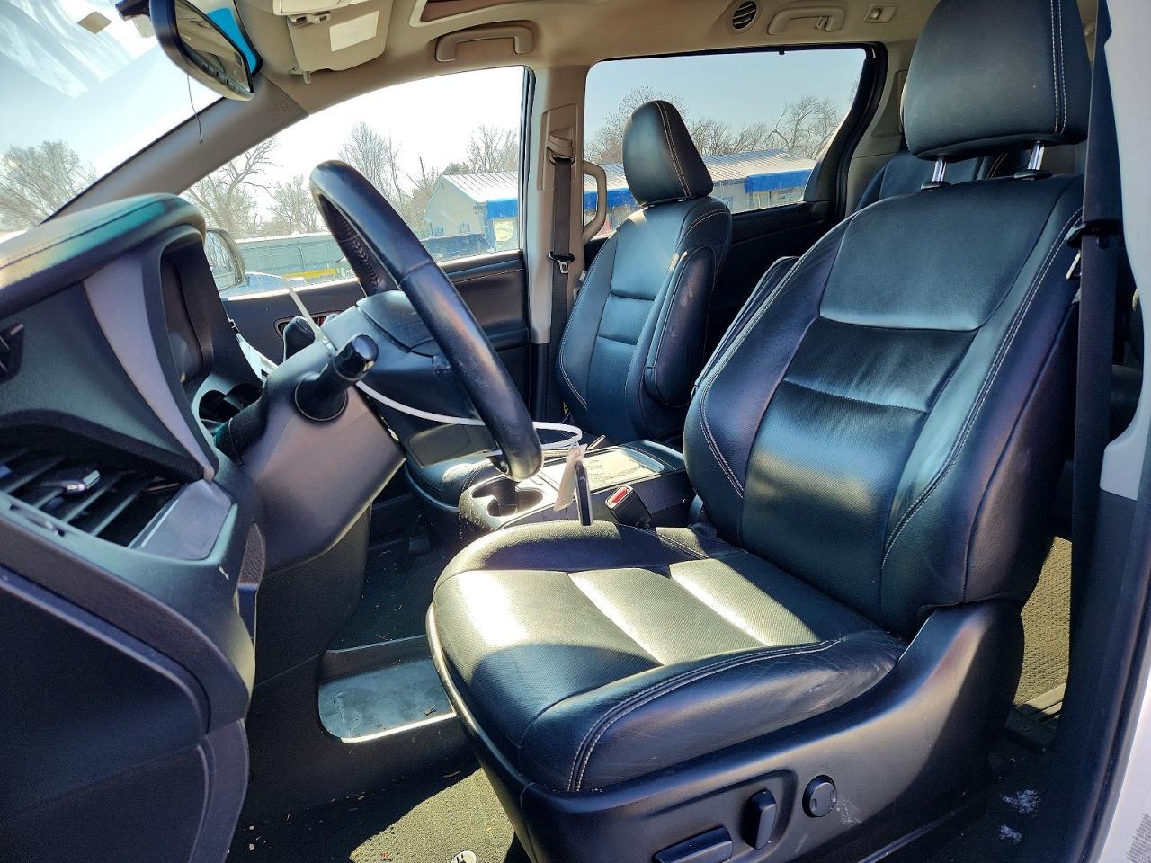 2015 TOYOTA SIENNA