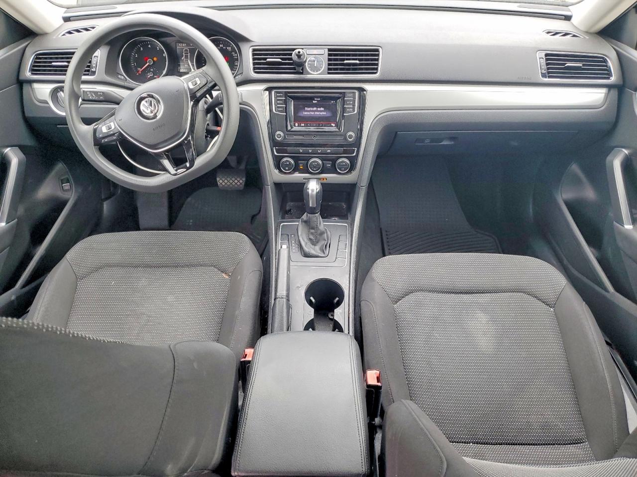 2016 VOLKSWAGEN Passat