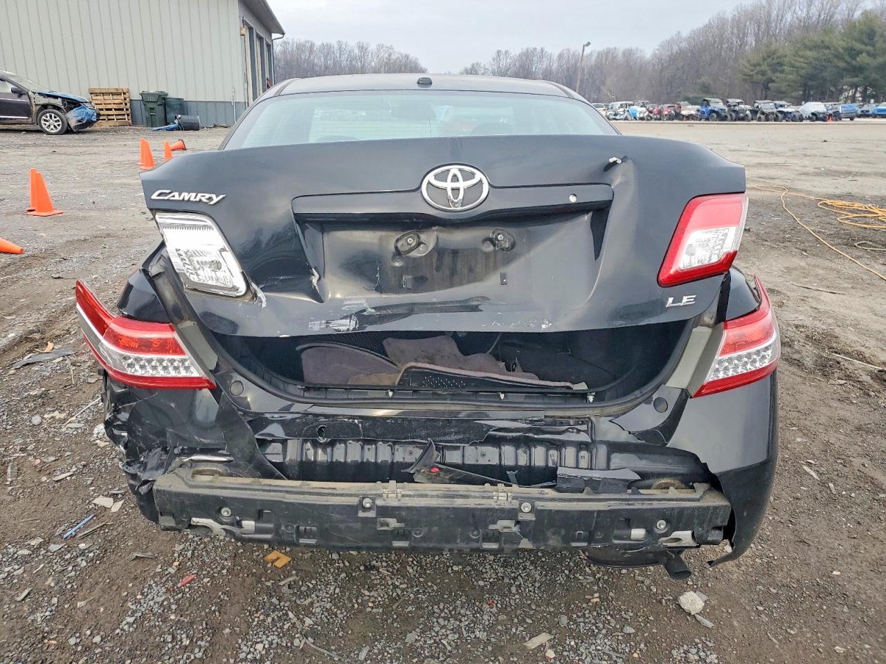 2011 TOYOTA CAMRY