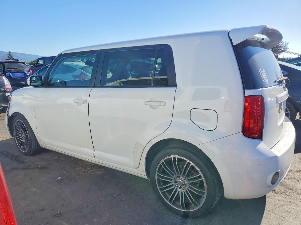 2010 TOYOTA SCION