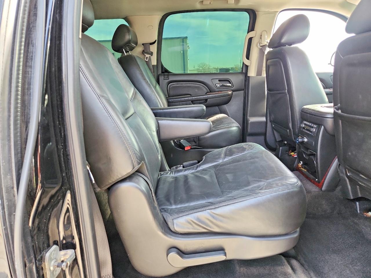 2010 CADILLAC Escalade ESV