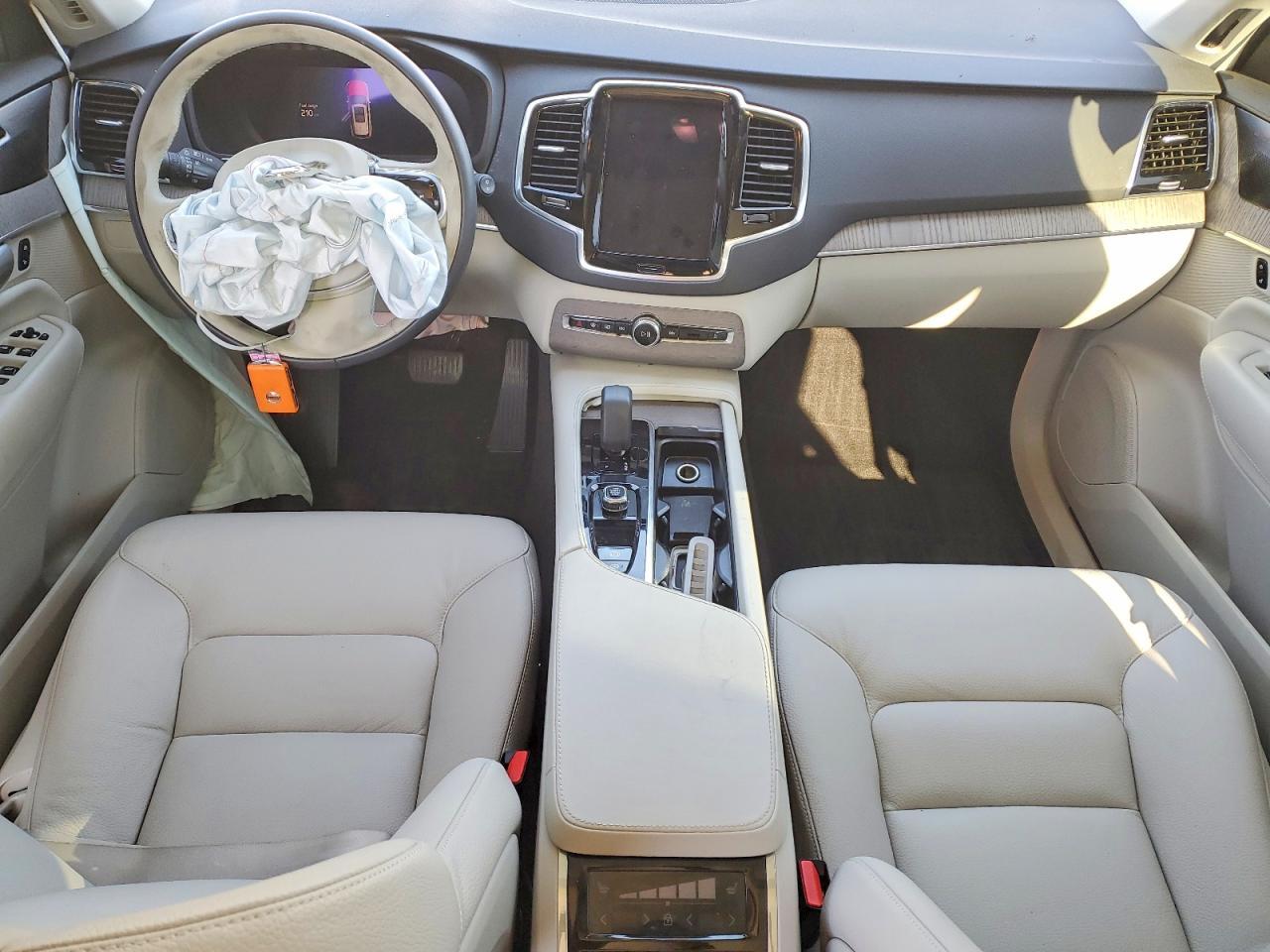 2023 VOLVO XC90