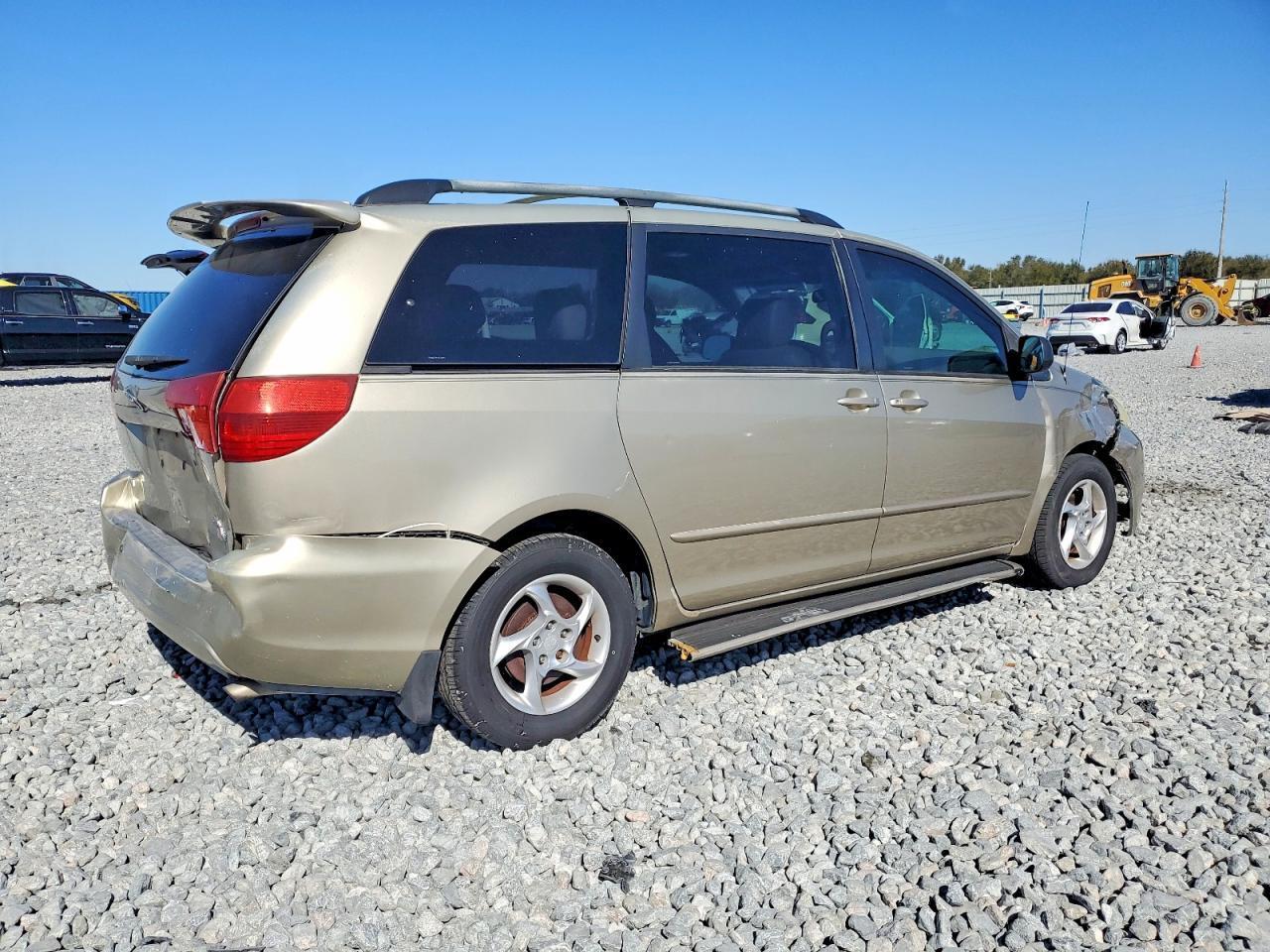 2004 TOYOTA SIENNA