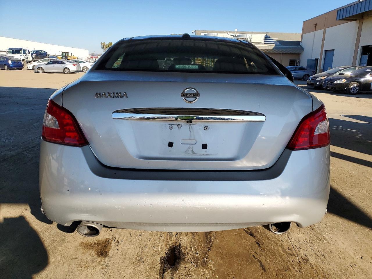 2011 NISSAN Maxima