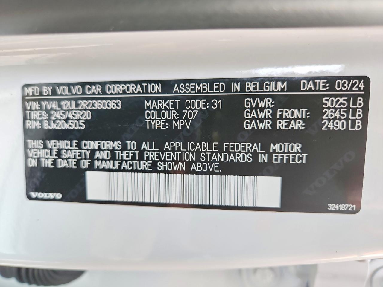 2024 VOLVO XC40