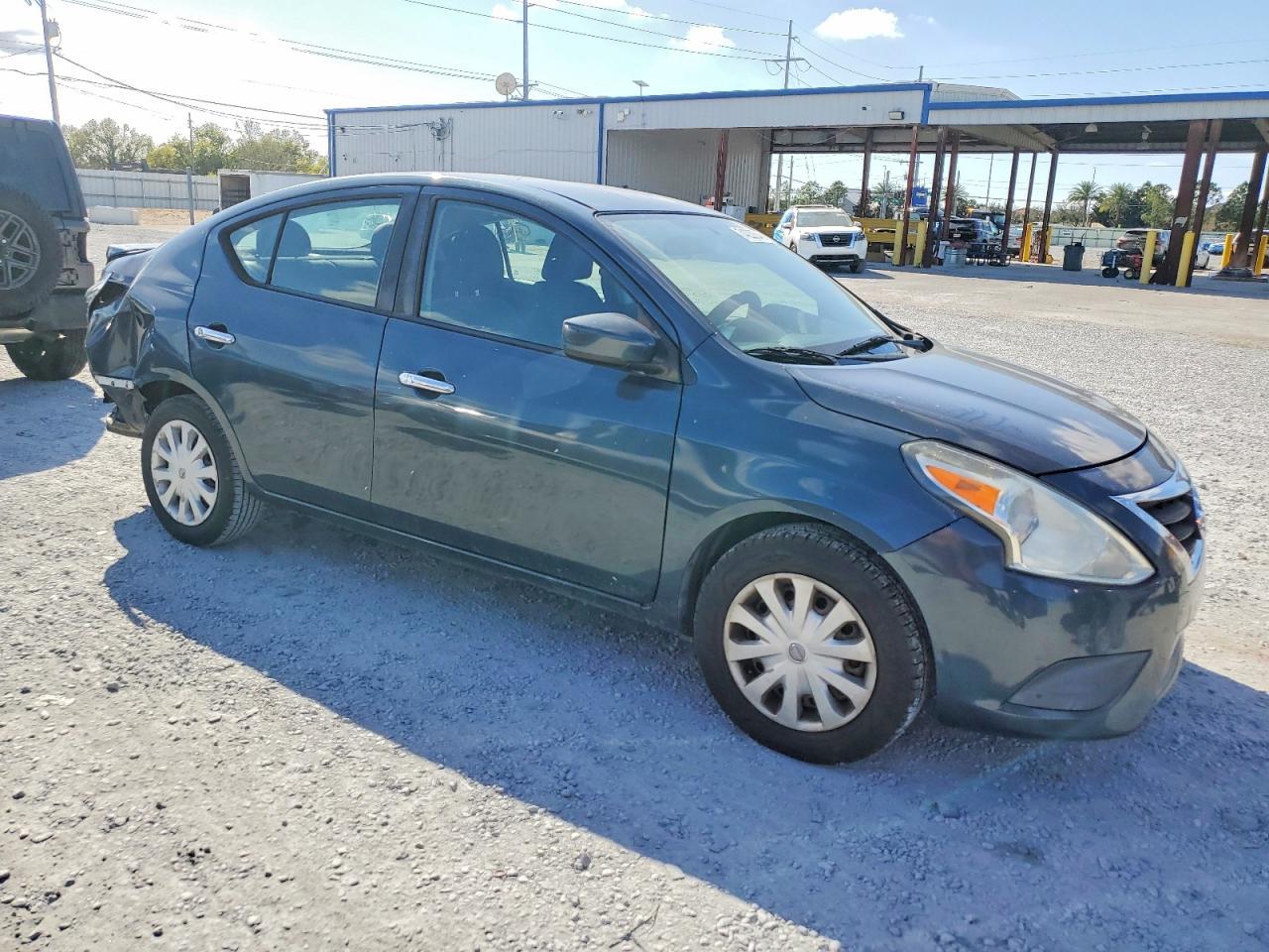 2017 NISSAN VERSA