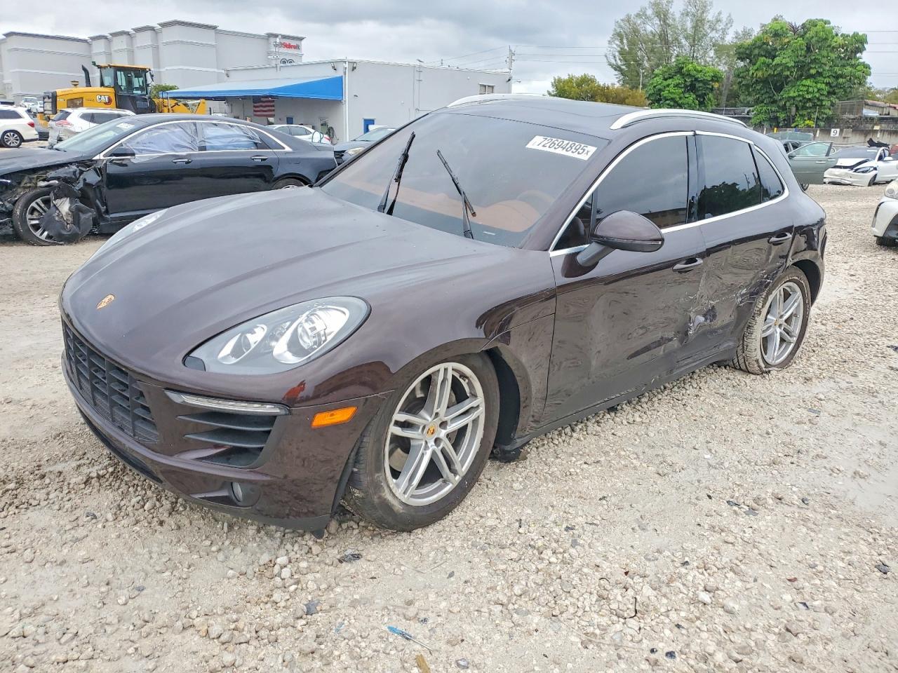 2016 PORSCHE Macan