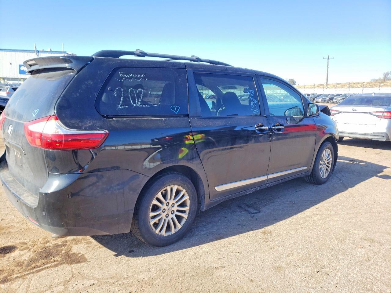 2015 TOYOTA SIENNA