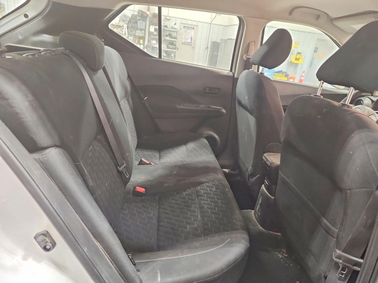 2021 NISSAN KICKS