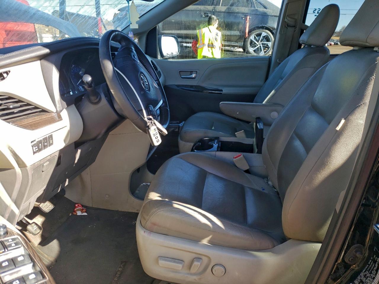2015 TOYOTA SIENNA