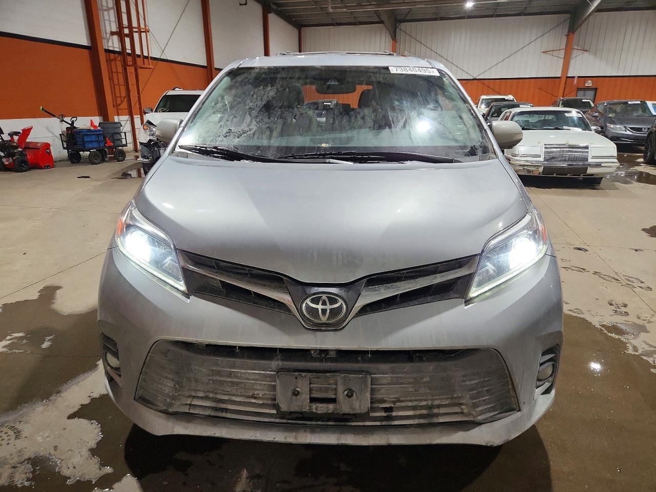 2018 TOYOTA SIENNA