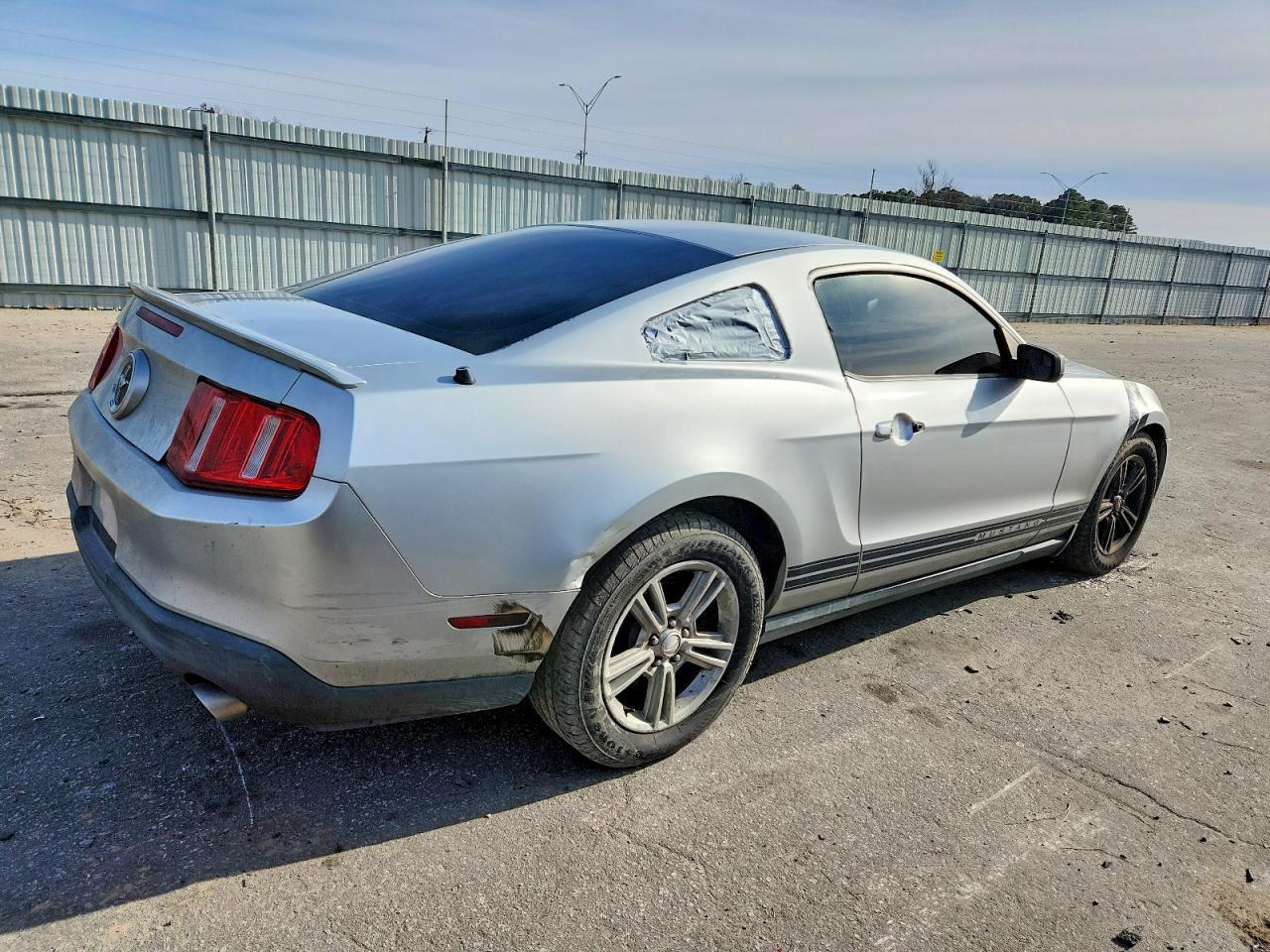 2011 FORD MUSTANG